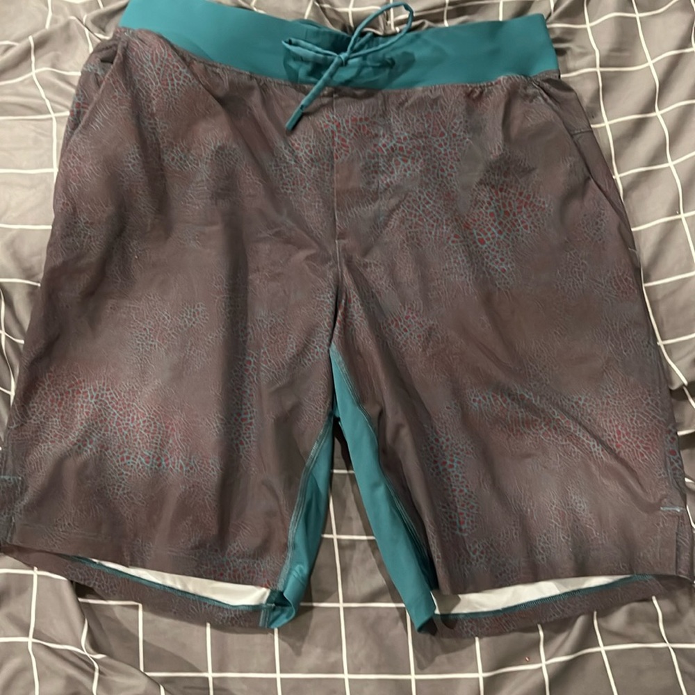 lululemon shorts size M